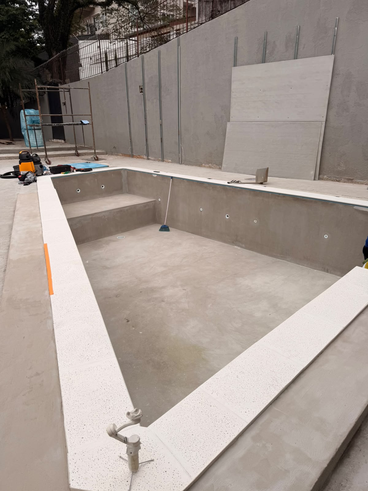 Piscina antes da obra